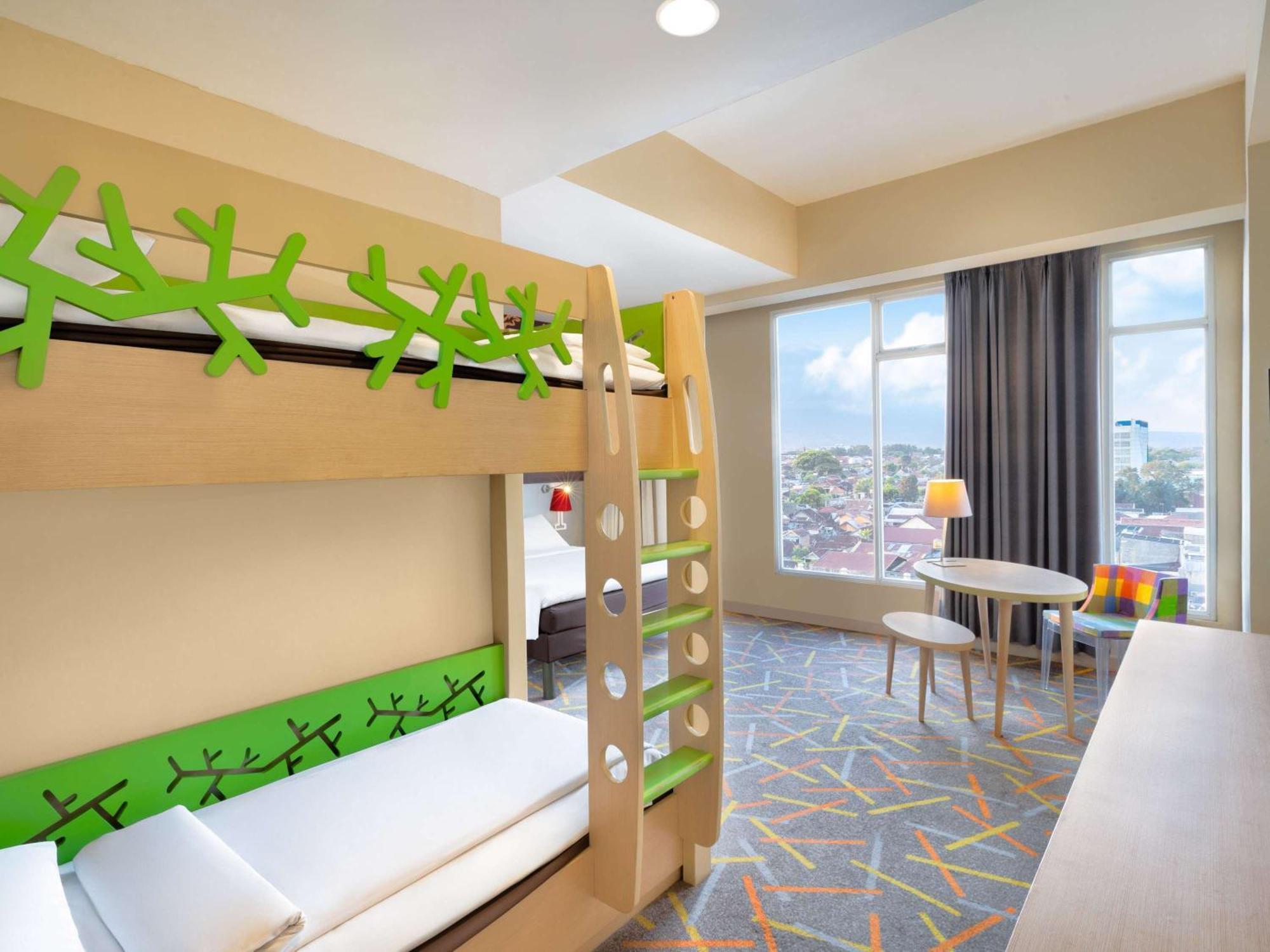 Hotel Ibis Styles Malang Exterior foto