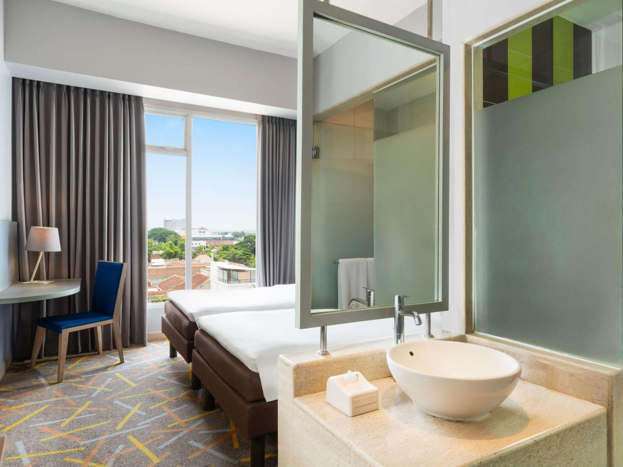 Hotel Ibis Styles Malang Exterior foto