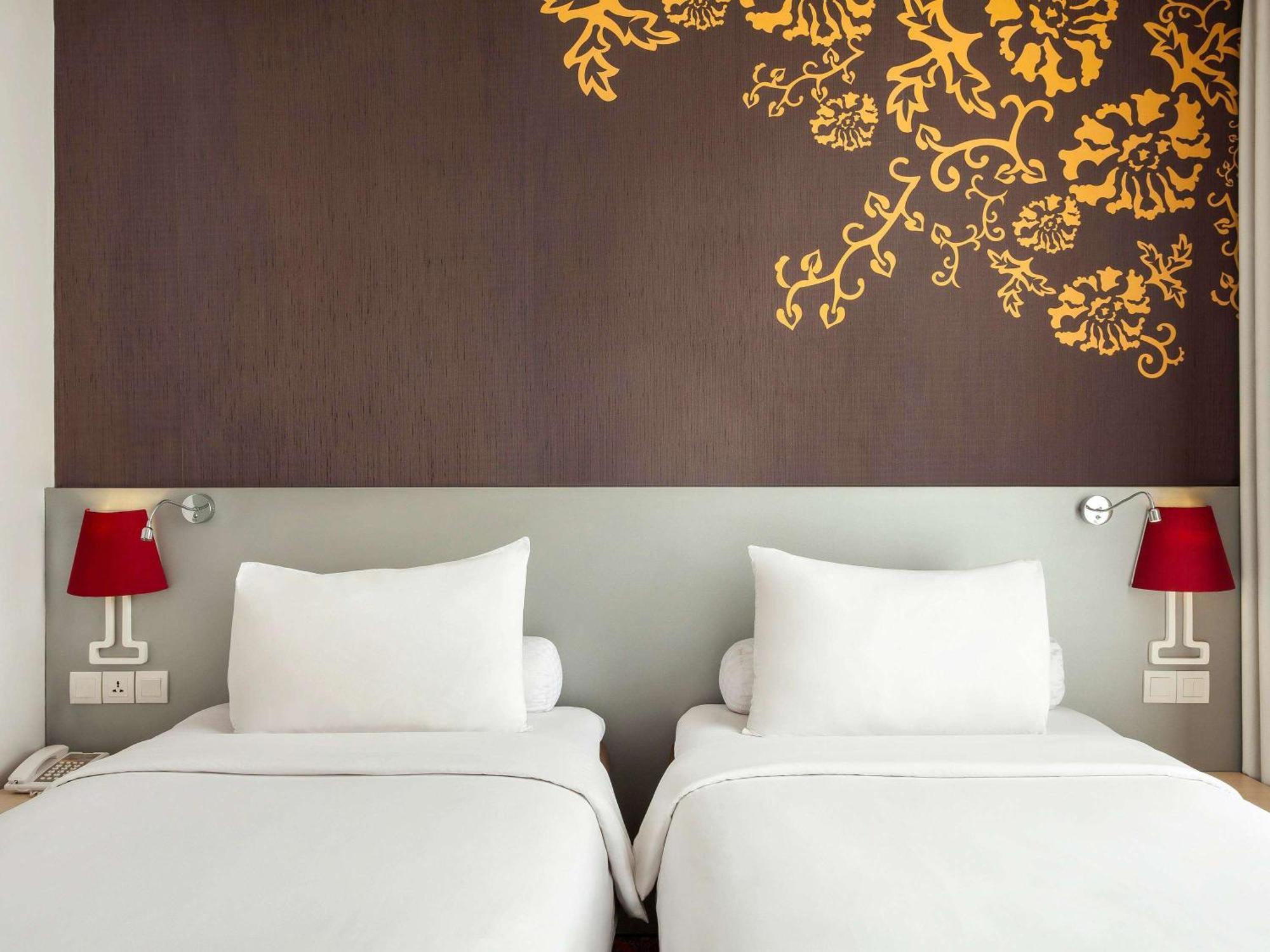 Hotel Ibis Styles Malang Exterior foto